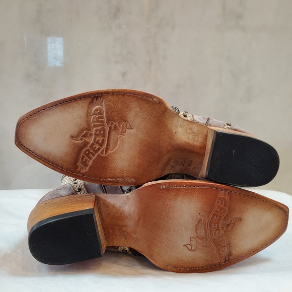 NIB Freebird Warner taupe multi boot - Picture 8 of 11